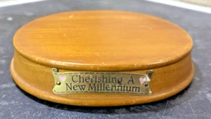 1998 Enesco "Cherishing A New Millennium" Teddies Winfield Wooden Stand 476811 - Picture 1 of 5
