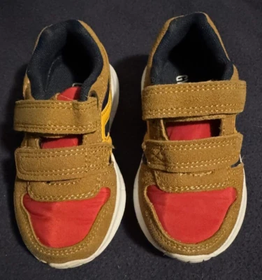 Zapatillas deportivas Gymboree para niños pequeños talla 6 - nuevas sin etiquetas Foto 1 de 4