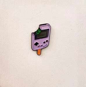 Gameboy Pin Brooch Badges Metal Pins Brooches Gaming Gamer Game Boy Streamer - Picture 1 of 8