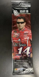 Press Pass NASCAR 2010 paquete de valor de tarjetas coleccionables nuevo sellado - Imagen 1 de 2