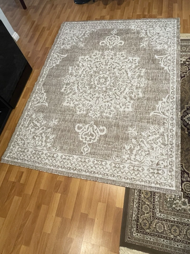 Nicole Miller New York Patio Country Azalea Transitional Medallion Indoor/Out - Image 1 of 4