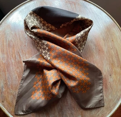 Vintage Scarf Japan Water Repellent 27” X  27” Geometric Design Browns & Oranges - Imagem 1 de 4