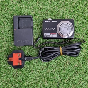 Nikon Coolpix S220 10MP Digital Compact Camera 3x Optical Zoom Black - Tested - Picture 1 of 8