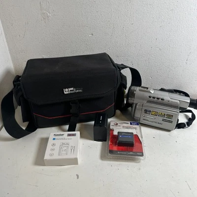 Panasonic PV-DV101D 2.5" Screen 300x Digital Zoom Mini DV Video Palmcorder - Image 1 of 4