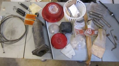 Vintage Car Parts Ford, Buick, Chevy, Chrysler, AMC, MOPAR ,Dodge, GM Lot # P-8 - Image 1 of 4