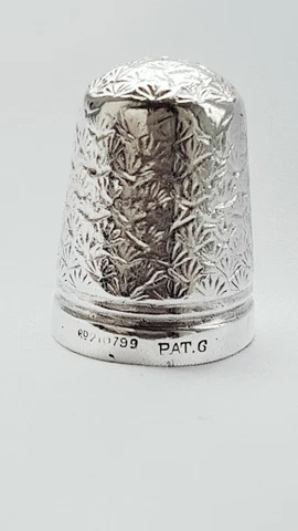 Silver THIMBLE ~ Charles Horner Rd 210799 PAT ~ Shell Pattern ~ Size 6 Cover