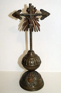 RARO 13,5 Altar de Metal de Latón Crucifijo Jesucristo en Cruz Sagrado Corazón - Imagen 1 de 8