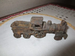 Antique CAST IRON Miniature LOCOMOTIVE & TENDER - 5-1/4"L x 1-1/8"W x 1-3/4"H - Picture 1 of 5