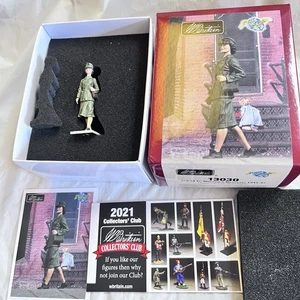 W.Britain 13030 U.S.M.C. Women's Reserve, 1941-45 (Britains) 1/30 Scale - Picture 1 of 16
