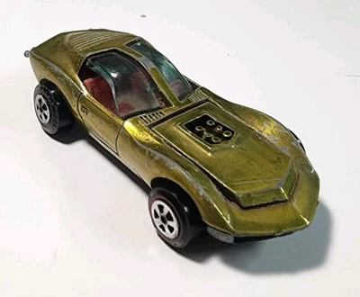 Johnny Lightning Topper Gold w/Red Interior Custom Mako Shark 1/64 Diecast - Image 1 of 4
