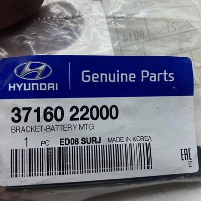 HYUNDAI GENUINE PARTS 37160-22000 BRACKET-BATTERY MOUNTING 3716022000 KIA - Image 1 of 4