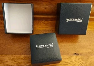 Schwarzschild Juweliere quadratisch 2-7/8" Geschenk- & Präsentationsboxen - dunkelblau silber - Bild 1 von 6