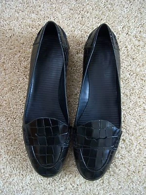 Theory women's 37 1/2, US 7, black shoes, loafers, animal print pattern - Image 1 of 4