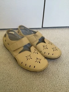 Propet Chickadee Mary Janes Maize Yellow With Adjustable Strap Size 8M W07104 - Picture 1 of 5
