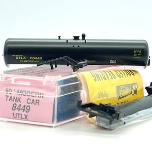 Roundhouse 8449 UTLX 50 ft Modern Tank Car Kit 68449 N Scale - Picture 1 of 4