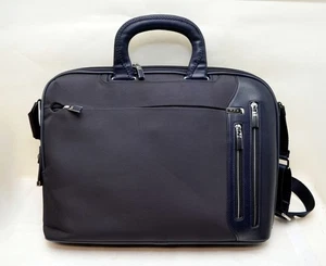 TUMI Arrive Narita Maletín para Laptop 25611 Azul Marino Bolso Correa para el Hombro Nylon Cuero - Imagen 1 de 22