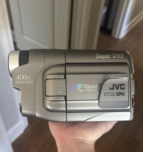 JVC GR-AX841 Compact Camcorder VHS-C w/ Battery and Charger - Picture 1 of 10