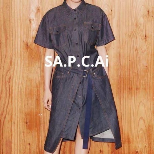 Abito SACAI A.P.C manica corta colore marrone entrambe le tasche sul petto dal Giappone