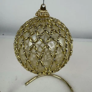 Adorno de bola vintage de Navidad con cuentas doradas de 3 pulgadas - Imagen 1 de 7