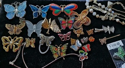 25p Lot Butterfly Theame Jewelry Brooches Pins Necklace Some Signed Avon AAI Kat - Image 1 of 4