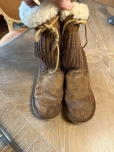 UGG AUSTRALIA 5124 SUBURB CROCHET KNIT TALL TASSEL TIE BOOTS BROWN WOMENS 9 EUC - Picture 1 of 6