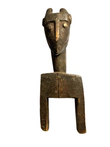 Antica puleggia africana Baule in legno intagliato a mano - Trible Art da collezione - Foto 1 di 6