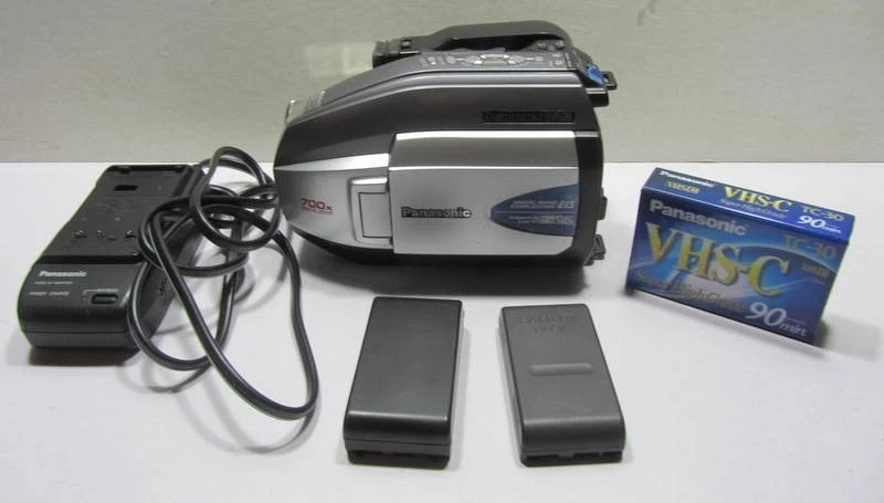 Panasonic VHS-C Palmcorder PV-L352D w Charger  Working - Image 1 of 4