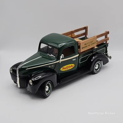 Camioneta Ford ERTL 1940 1996 de colección verde valor real con caja de banco de monedas carga Foto 1 de 4