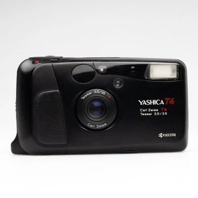 Yashica T4 3.5 35mm Carl Zeiss Japan Camera For Parts / Repair (partially works) - Image 1 of 4