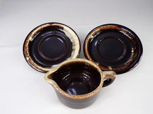 Vintage Pfaltzgraff Gourmet Brown Dip Set 1 Creamer 8oz w/ 2 Saucers 6" RARE b23 - Imagen 1 de 7