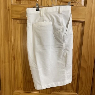 Pantalones cortos de golf Under Armour Performance blancos delanteros planos para hombre talla 40R Foto 1 de 4