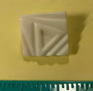 Triangolo In Rettangolo, Illusione Ottica Bianco Polimero Plastica Pulsante Quasi 1" - Foto 1 di 2