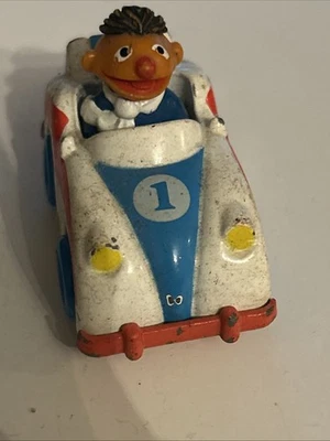Coche de carreras Sesame Street Ernie Muppet Inc 1981 83 Playskool rojo azul blanco metal Foto 1 de 4