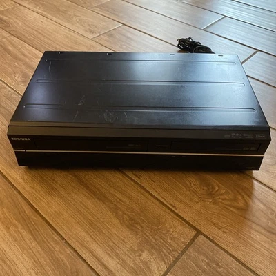 TOSHIBA DVR670KU DVD RECORDER VCR HDMI 1080P PARTS REPAIR  DVDR +/-  NO REMOTE  - Image 1 of 4