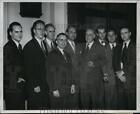 1951 Pressefoto Wis Gov Walter P Kohler, Jr. mit Delegierten zu Erdgaspreisen