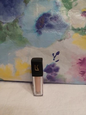 Sombra de ojos Lucky Chick Liquid Shimmer en cuarzo rosa. Tamaño completo. Foto 1 de 4