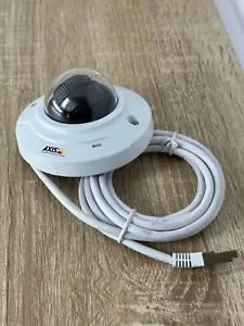 AXIS M3004-V 720p 1 mega telecamera di sicurezza mini cupola IP interna, rete PoE, 2,8 mm - Foto 1 di 3