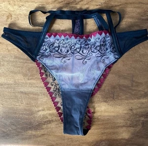 VICTORIA'S SECRET VERY SEXY LOVE LETTERS EMBROIDERY SRAPPY PANTY SIZE M - Picture 1 of 7