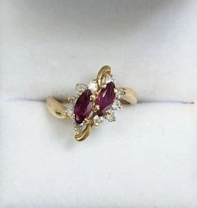 Anillo de oro de 14 quilates con rubíes y diamantes talla 4,5 - Imagen 1 de 7