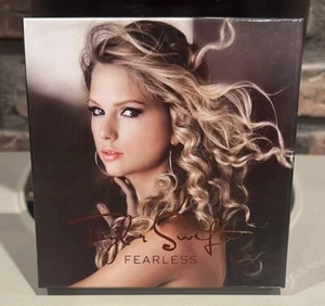 TAYLOR SWIFT RARE PROMO Box. Comes With Lyric Book, Love Story & Fearless CDs - Picture 1 of 8
