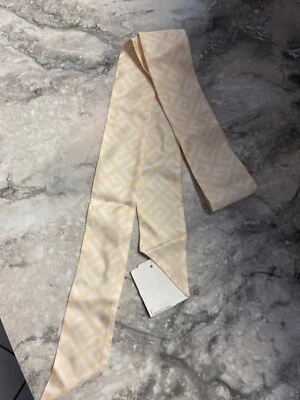 Nueva Bufanda Ajustada Para Mujer Auténtica Givenchy Seda Preciosa Amarillo Mantequilla Foto 1 de 4