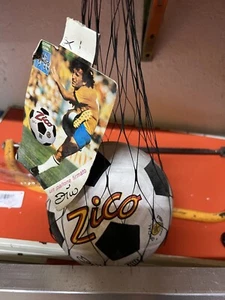 Pallone Italia MONDO Originale Vintage Calcio - ZICO ANNI 80 mondiali-RARO! - Foto 1 di 3