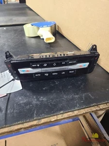 Ford Explorer 2021 controles de temperatura delanteros - Imagen 1 de 5