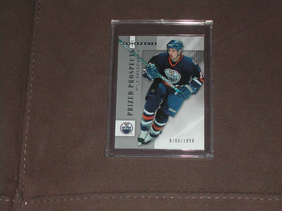 2005-06 Fleer Hot Prospects - 127 Kyle Brodziak #706/1999 (RC) - Image 1 of 2