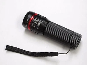 Nuevo en caja Weiita Fashlight ESSENTIAL E12 100 lúmenes rojo/negro  - Imagen 1 de 1