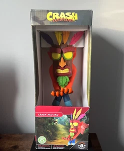 💥🆕 Crash Bandicoot Aku Aku Soporte de teléfono/controlador Soporte de carga Cable para chicos - Imagen 1 de 6