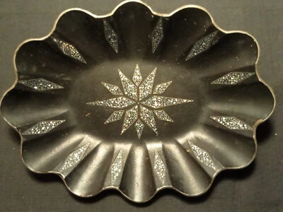  Corbeille à pain Napoléon III en papier mâché avec incrustations nacre - Photo 1/4