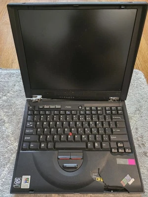 Portátil IBM Vintage I Series 1171 Vintage, Pentium 3, para piezas Foto 1 de 4