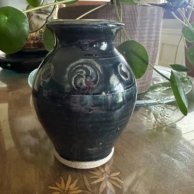 Jarrón de cerámica vintage azul cerámica estudio arcillas celtas hecho a mano en Irlanda Foto 1 de 4