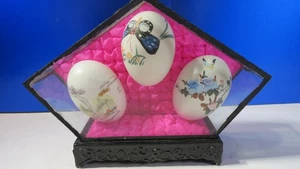 Vintage Chinese Hand Painted 3 Eggs Oriental Asian In Display Case birds - Picture 1 of 7